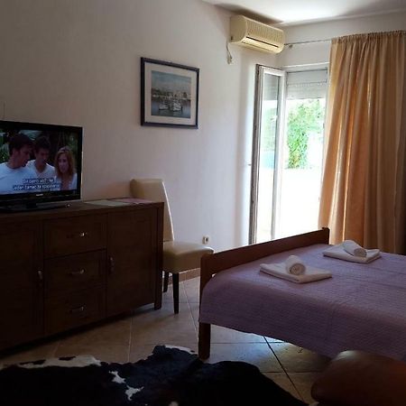 Pansion Kaleb Bed & Breakfast Brbinj Екстериор снимка