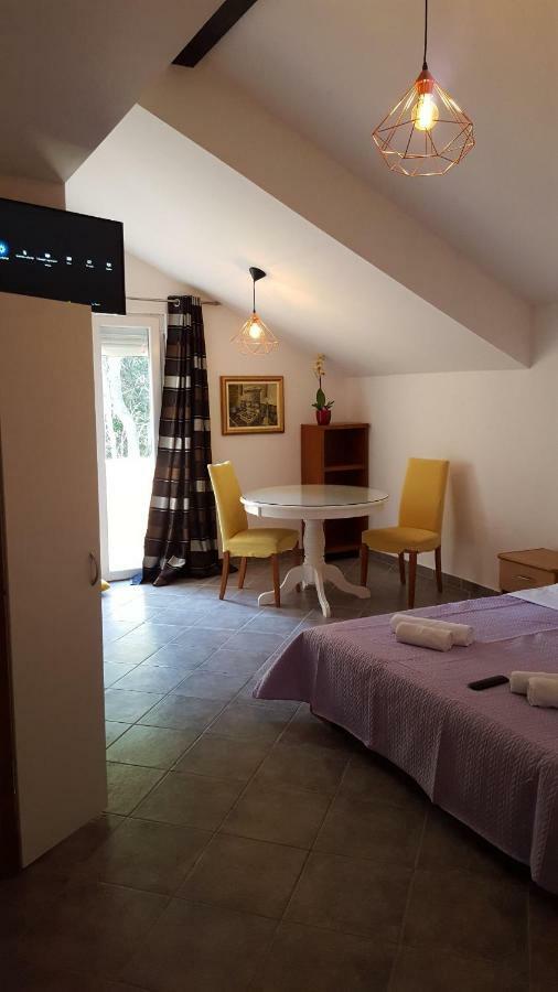 Pansion Kaleb Bed & Breakfast Brbinj Екстериор снимка